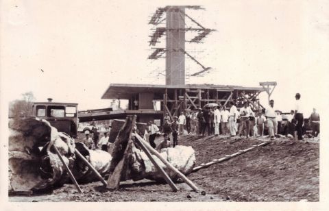 Pembangunan Monumen Irian Barat