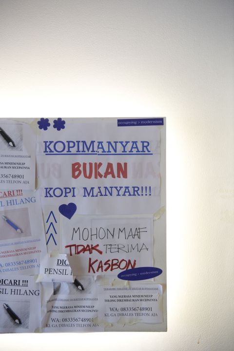 Intervensi Ruang Kafe Kopimanyar dalam Pameran occupying>modernism